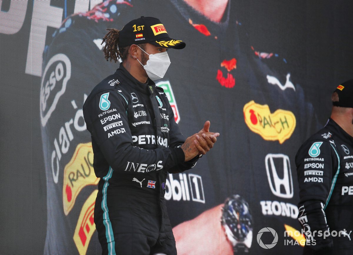 Lewis Hamilton, Mercedes, 1 ° posto, sul podio