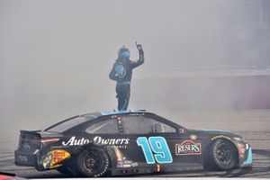 Race winner Martin Truex Jr., Joe Gibbs Racing, Toyota Camry Auto-Owners Insurance