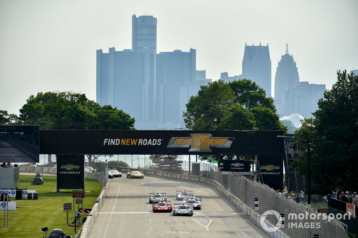 Start zum IMSA-Rennen in Detroit 2021: #01 Chip Ganassi Racing Cadillac DPi: Renger van der Zande, Kevin Magnussen, führt