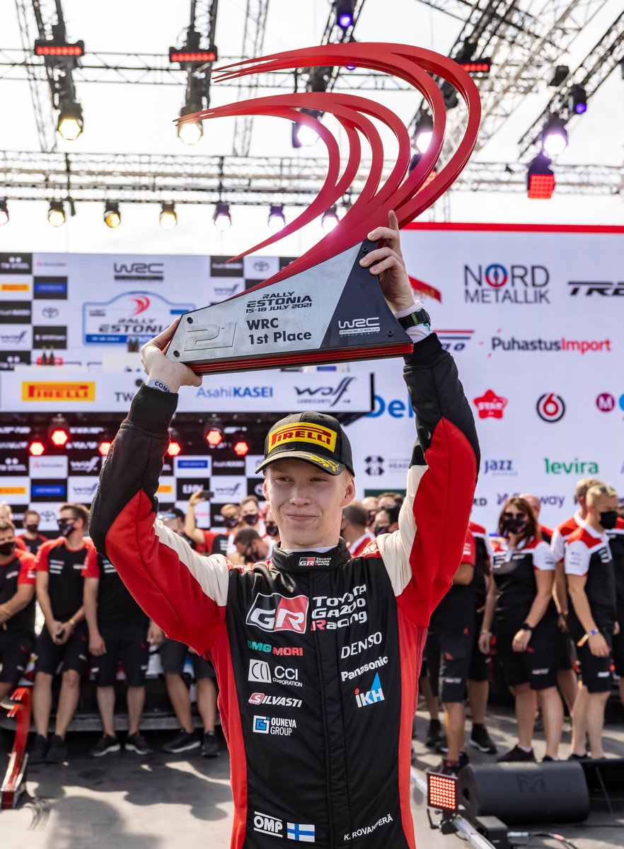 Podio: ganador Kalle Rovanperä, Toyota Gazoo Racing WRT