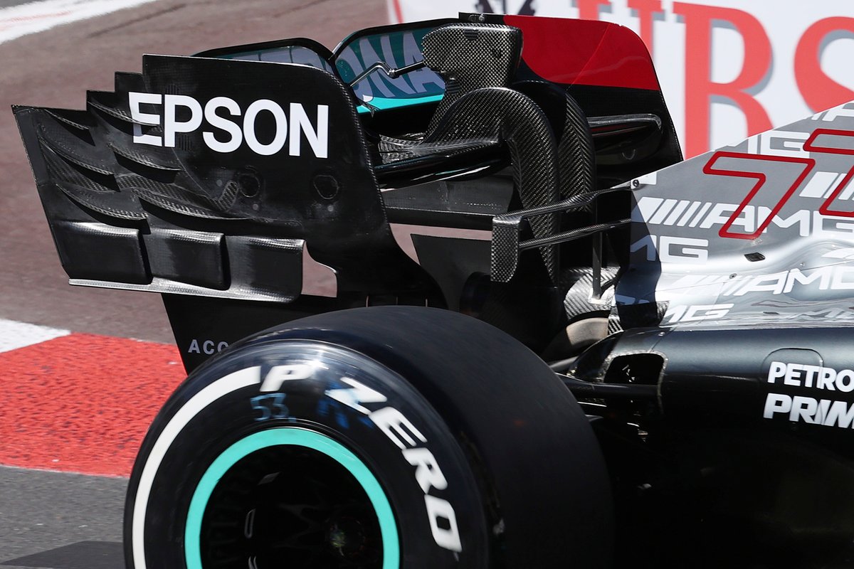 Mercedes W12: Heckflügel