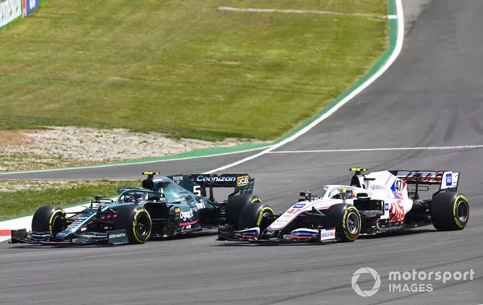 Sebastian Vettel, Aston Martin AMR21, Mick Schumacher, Haas VF-21