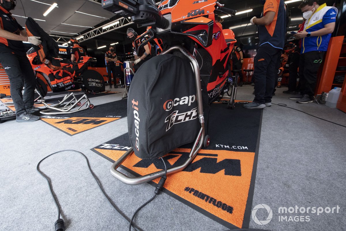 Red Bull KTM Factory Racing, atmosfera in garage