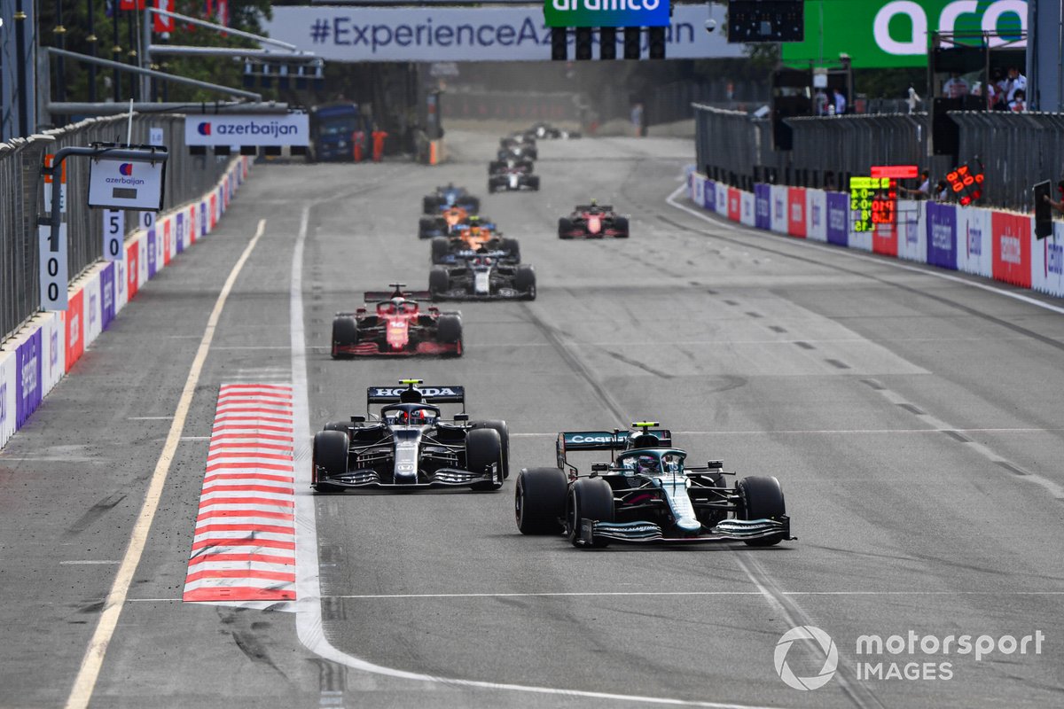 Sebastian Vettel, Aston Martin AMR21, Pierre Gasly, AlphaTauri AT02, Charles Leclerc, Ferrari SF21
