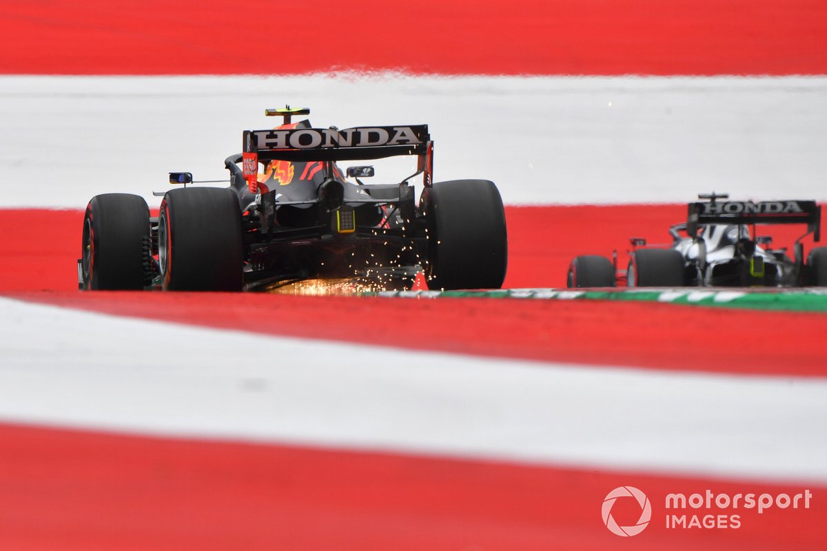 Yuki Tsunoda, AlphaTauri AT02, Sergio Perez, Red Bull Racing RB16B