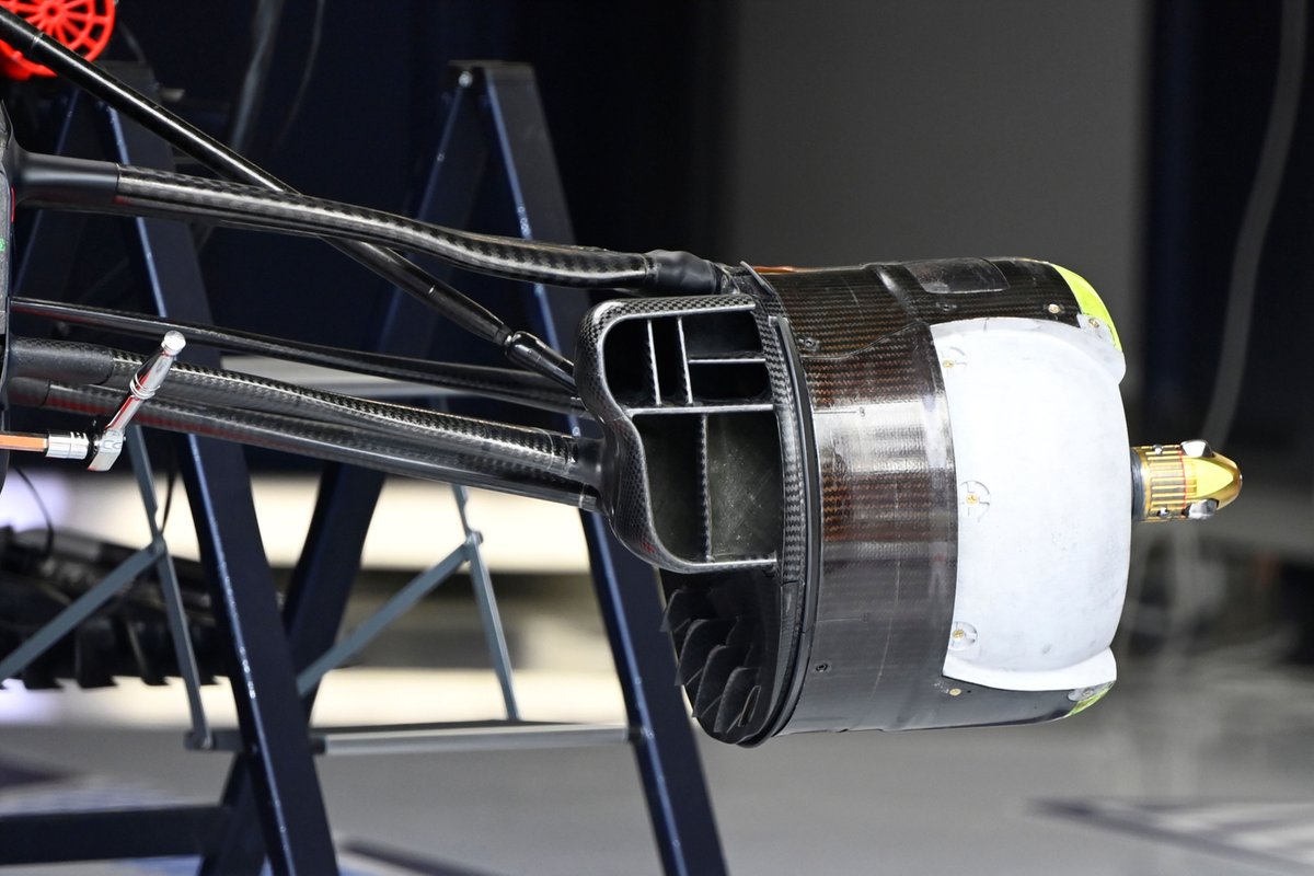 Узел крепления переднего колеса Red Bull RB16B