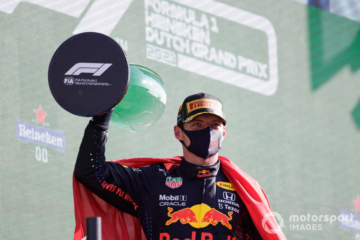 Podio: ganador Max Verstappen, Red Bull Racing
