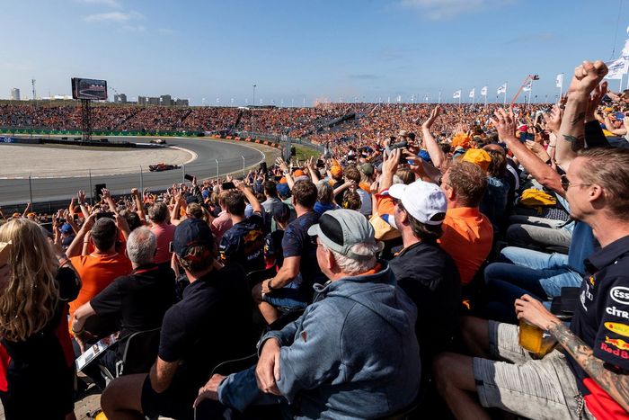 Max Verstappen, Red Bull Racing RB16B
