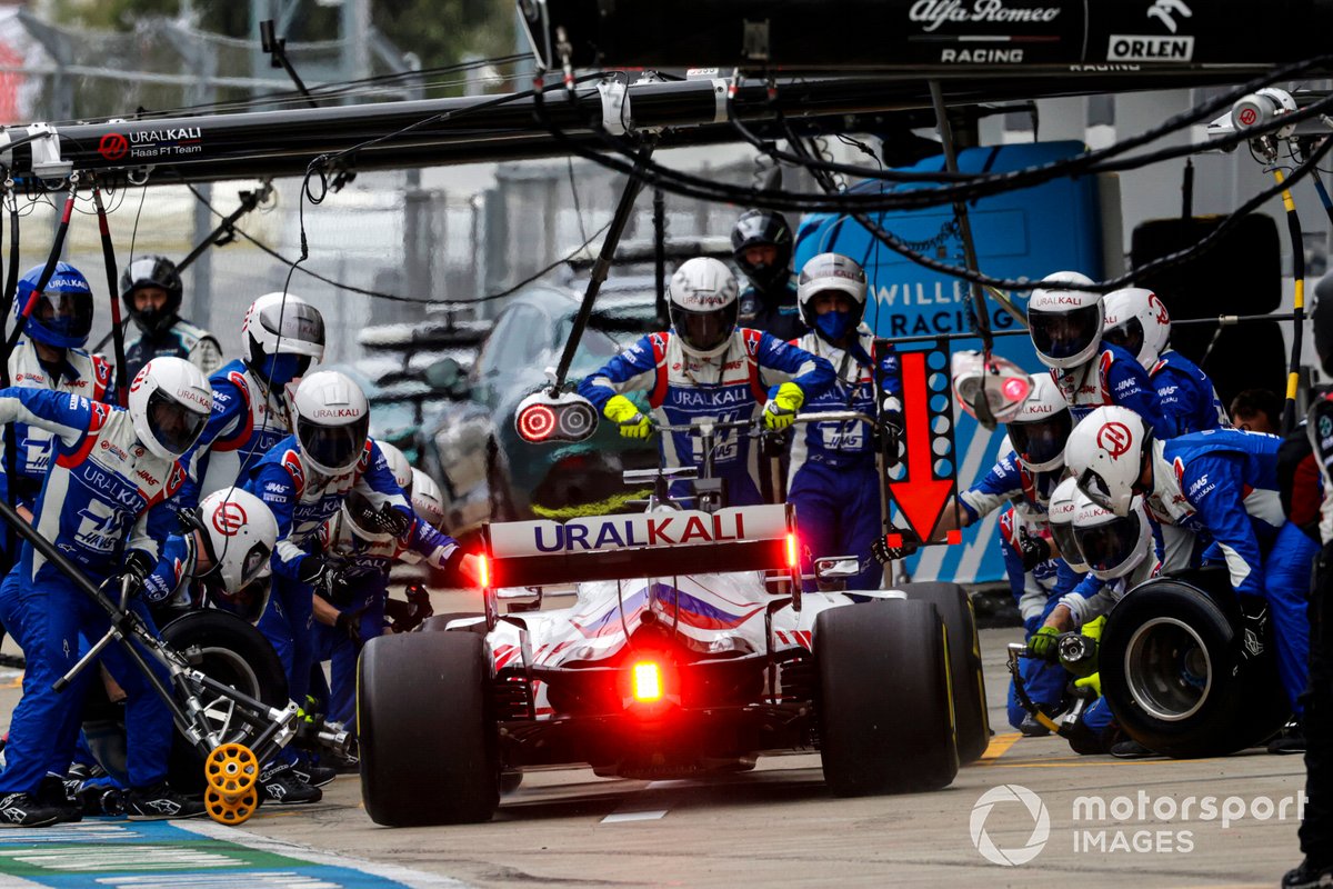 Nikita Mazepin, Haas VF-21, fa un arresto