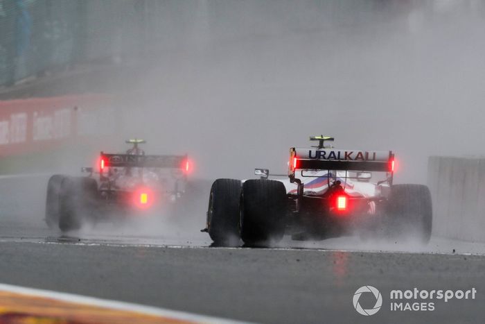 Valtteri Bottas, Mercedes W12, Mick Schumacher, Haas VF-21