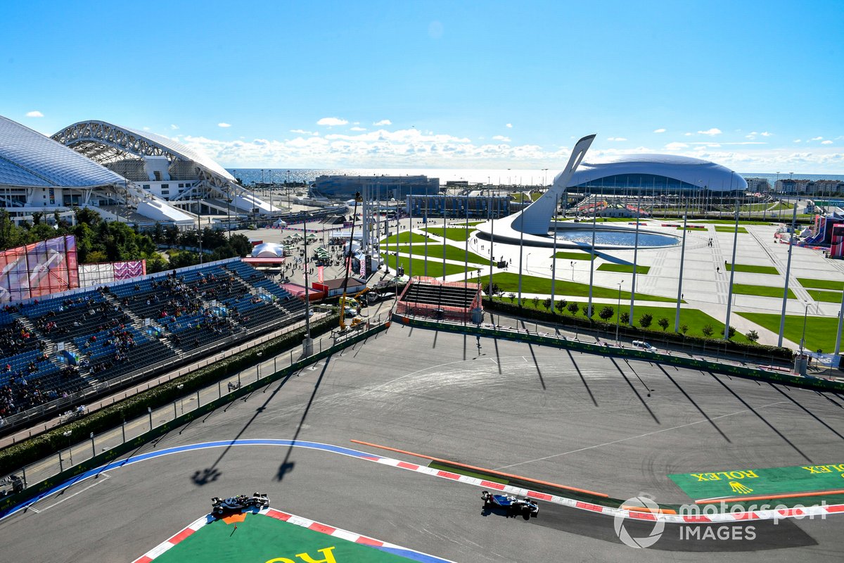 Esteban Ocon, Alpine A521, Pierre Gasly, AlphaTauri AT02