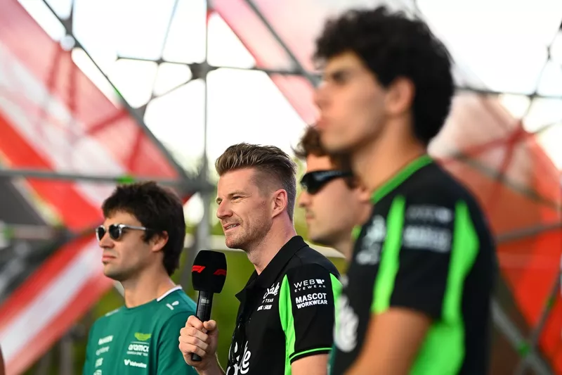 Nico Hulkenberg, Sauber, Lance Stroll, Aston Martin Racing, Gabriel Bortoleto, Sauber