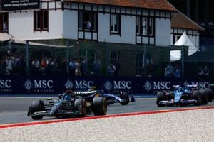 George Russell, Mercedes F1 W14, Esteban Ocon, Alpine A523