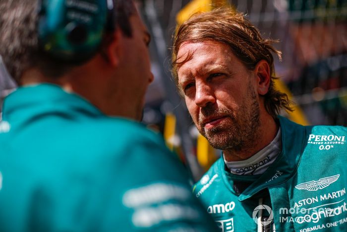Sebastian Vettel, Aston Martin, en la parrilla