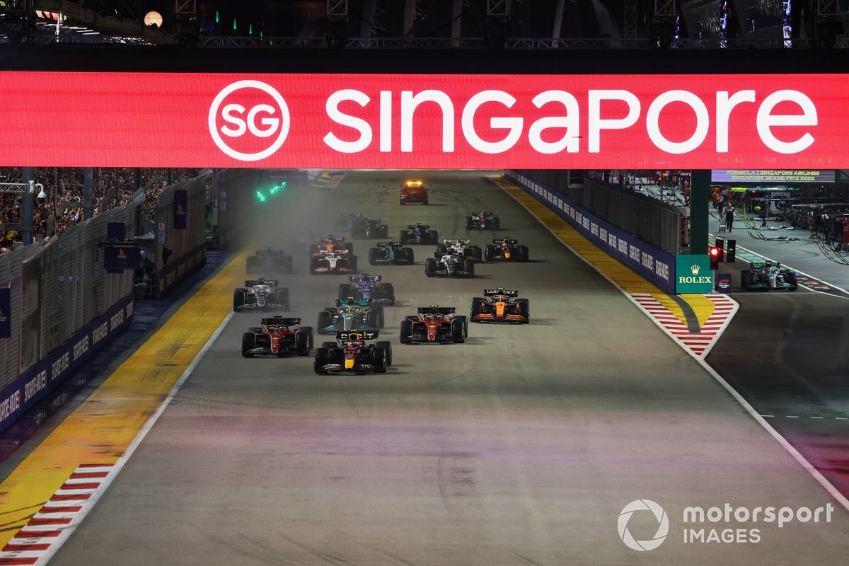 Sergio Perez, Red Bull Racing RB18, Charles Leclerc, Ferrari F1-75, Carlos Sainz, Ferrari F1-75, Lewis Hamilton, Mercedes W13, Lando Norris, McLaren MCL36