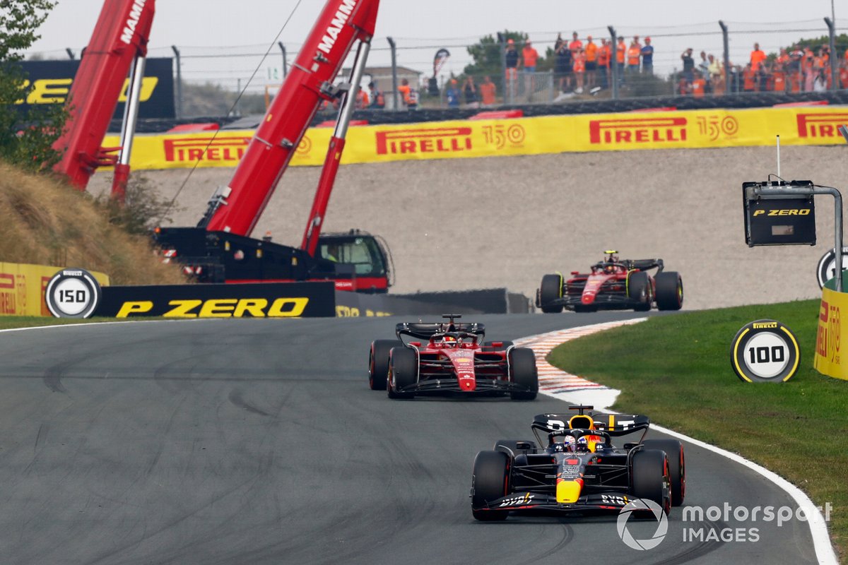 Max Verstappen, Red Bull Racing RB18, Charles Leclerc, Ferrari F1-75, Carlos Sainz, Ferrari F1-75
