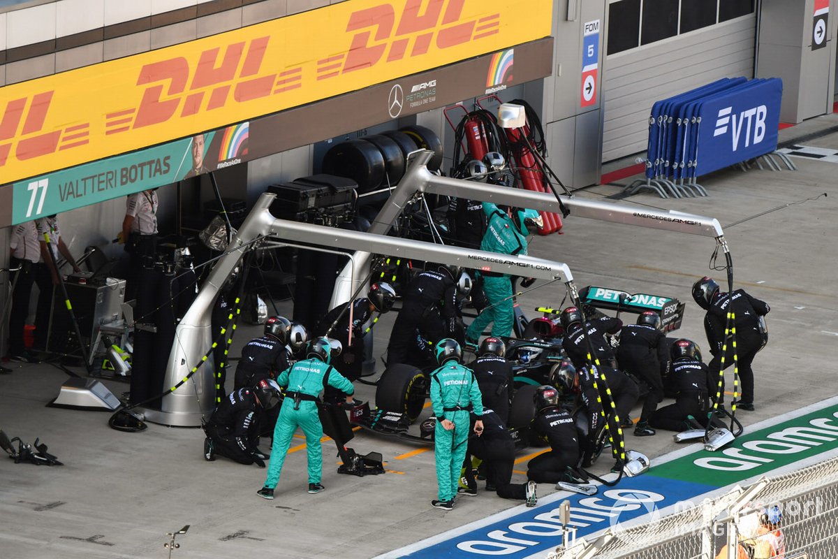 Valtteri Bottas, Mercedes F1 W11, en pits