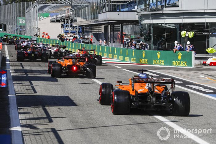 Lando Norris, McLaren MCL35, Carlos Sainz Jr., McLaren MCL35