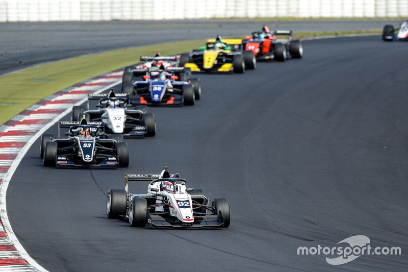 Acción: Victor Martins, Lorenzo Colombo, David VIdales