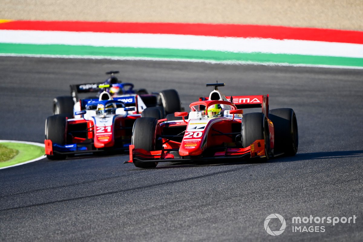 Mick Schumacher, Prema Racing, precede Robert Shwartzman, Prema Racing
