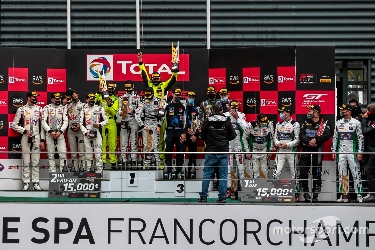 Podio Pro-AM: il vincitore #77 Barwell Motorsport Lamborghini Huracan GT3 Evo: Rob Collard, Leo Machitski, Sandy Mitchell, secondo posto #93 SKY - Tempesta Racing Ferrari 488 GT3: Chris Froggatt, Jonathan Hui, Eddie Cheever, Giancarlo Fisichella, terzo posto #188 Garage 59 Aston Martin Vantage AMR GT3: Chris Goodwin, Alex West, Jonathan Adam, Maxime Martin and #108 CMR Bentley Continental GT3: Clément Mateu, Romano Ricci, Stéphane Tribaudini, Stéphane Lémeret
