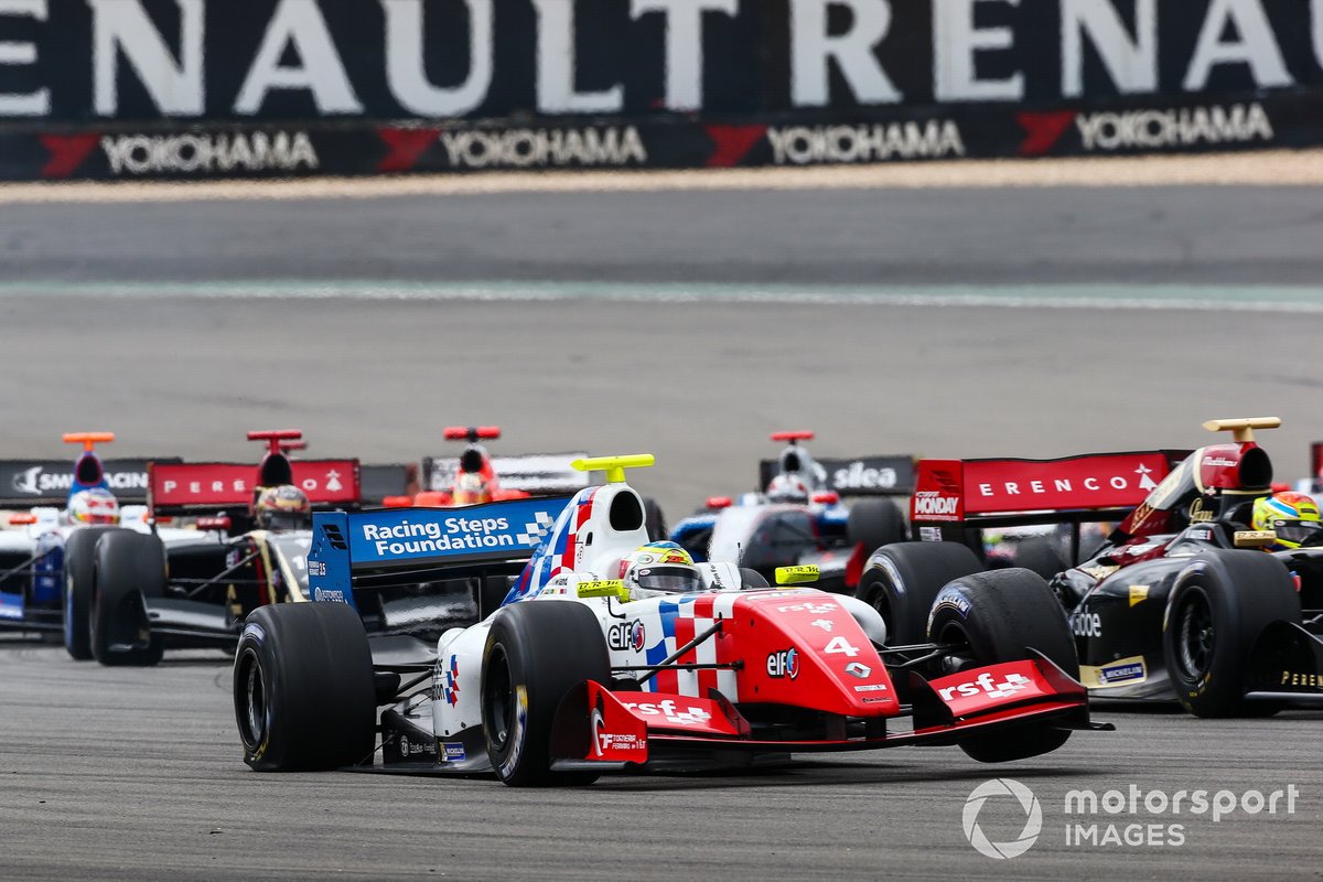 Oliver Rowland,  Fortec, with a flat tyre due to a collision with Carlos Sainz jr., Dams