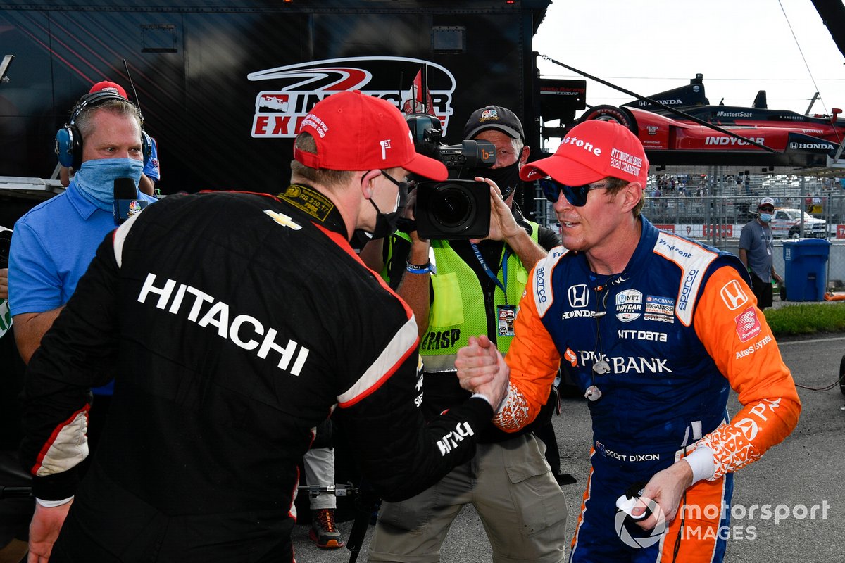 Campeón Scott Dixon, Chip Ganassi Racing Honda, y el ganador de la carrera Josef Newgarden, Team Penske Chevrolet