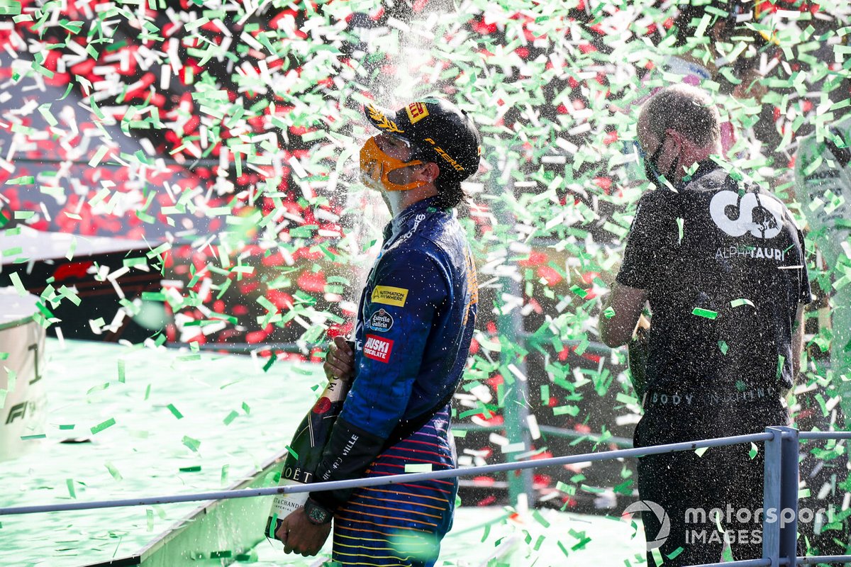 Podio: segundo lugar Carlos Sainz Jr., McLaren