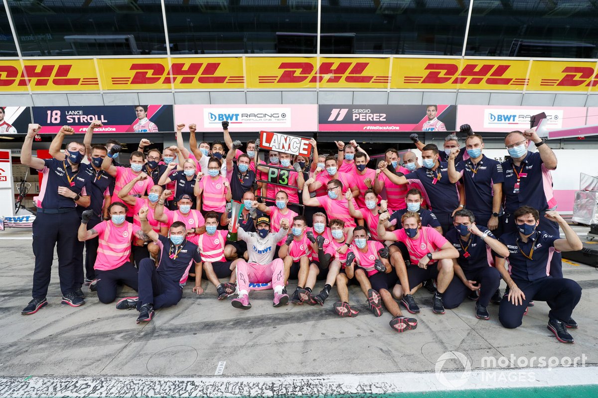 El tercer lugar Lance Stroll, Racing Point y el equipo de Racing Point celebran