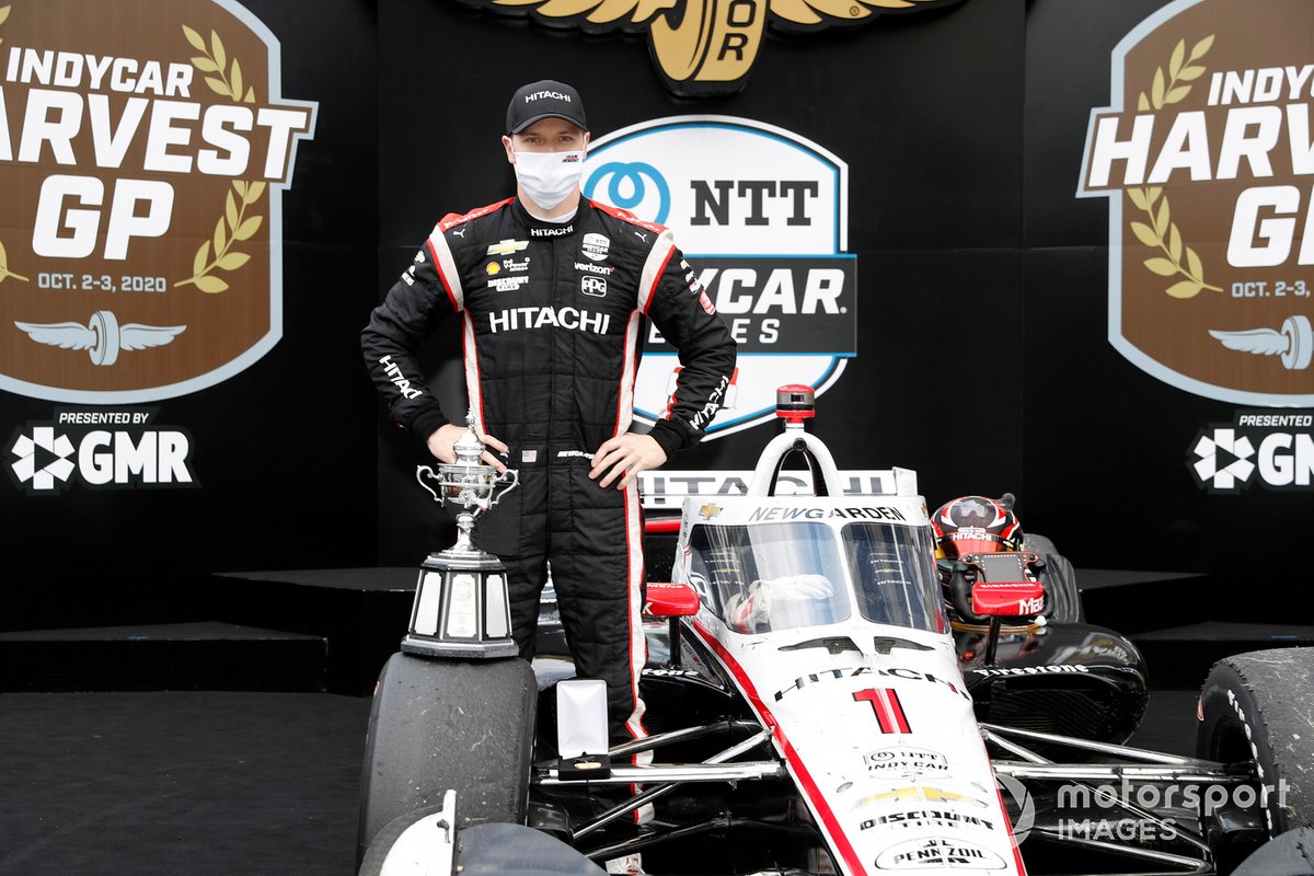 Josef Newgarden, Team Penske Chevrolet, en el podio
