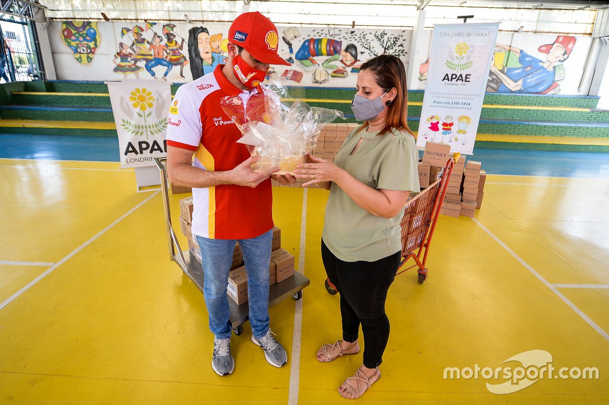 Piloto Shell, Ricardo Zonta participa de primeira entrega do Milhão Solidário da Stock Car em Londrina (PR)