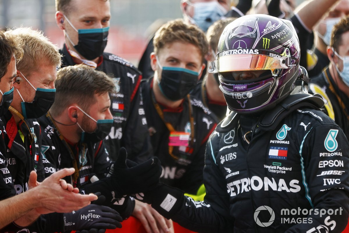 Lewis Hamilton, Mercedes F1 W11, primo classificato al Parc Ferme