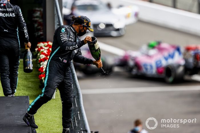 Podio: ganador de la carrera Lewis Hamilton, Mercedes-AMG F1