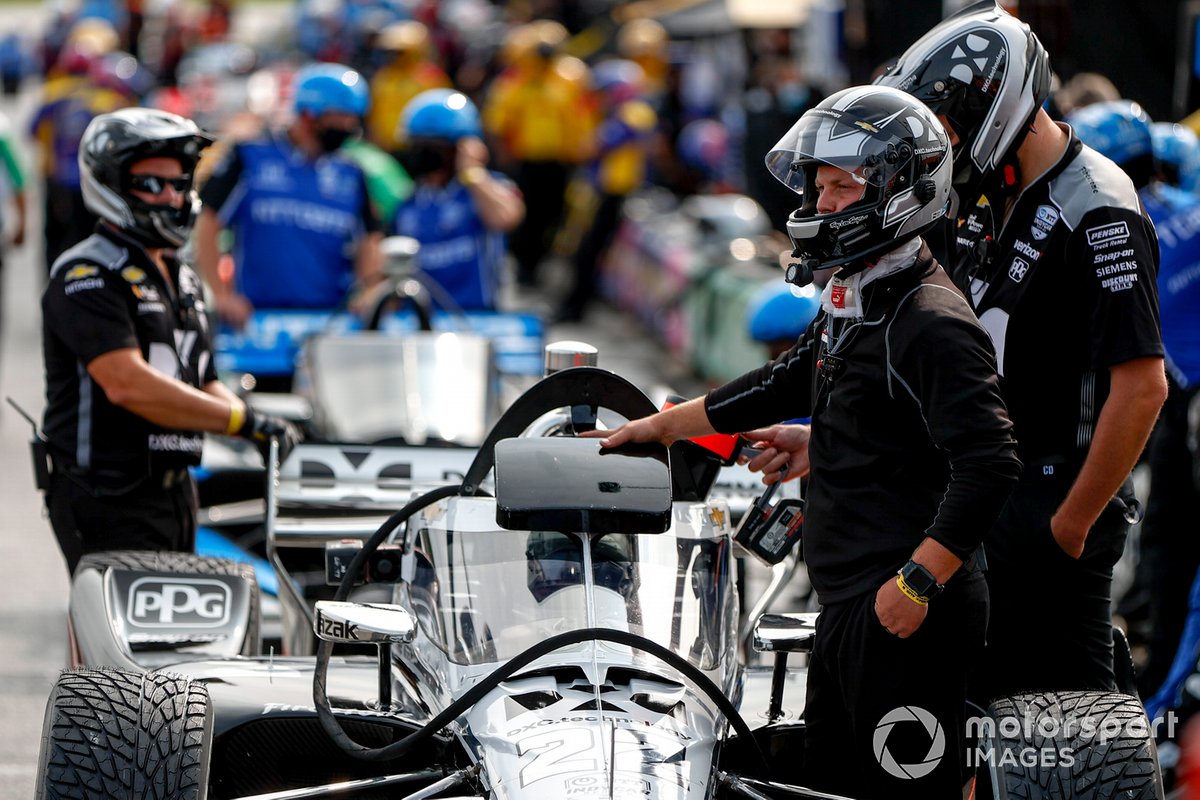 Simon Pagenaud, Team Penske Chevrolet, crew