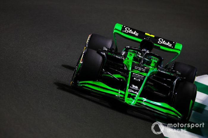 Zhou Guanyu, Stake F1 Team Kick Sauber C44