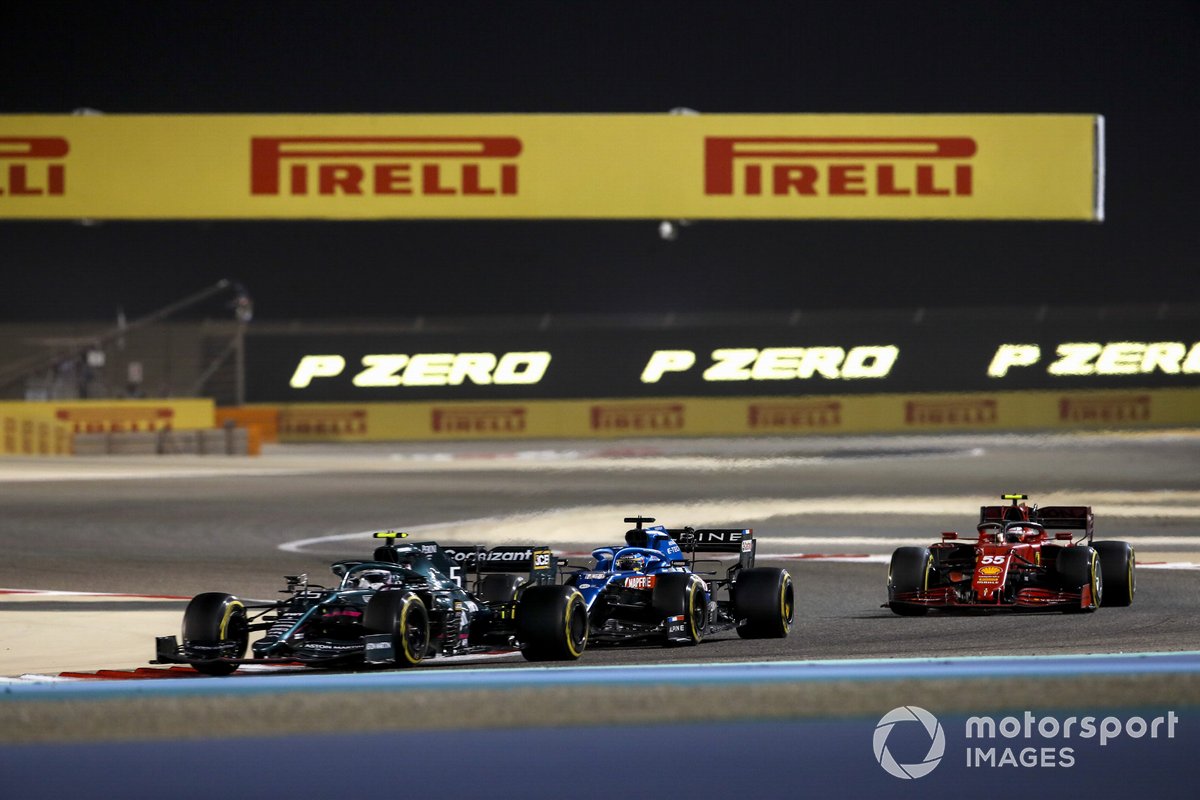 Sebastian Vettel, Aston Martin AMR21, Fernando Alonso, Alpine A521, and Carlos Sainz Jr., Ferrari SF21