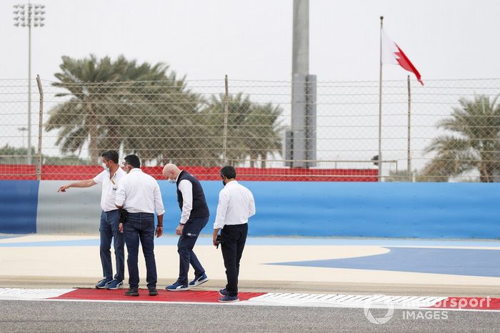 Michael Masi, director de carrera de la F1, y los delegados de la FIA