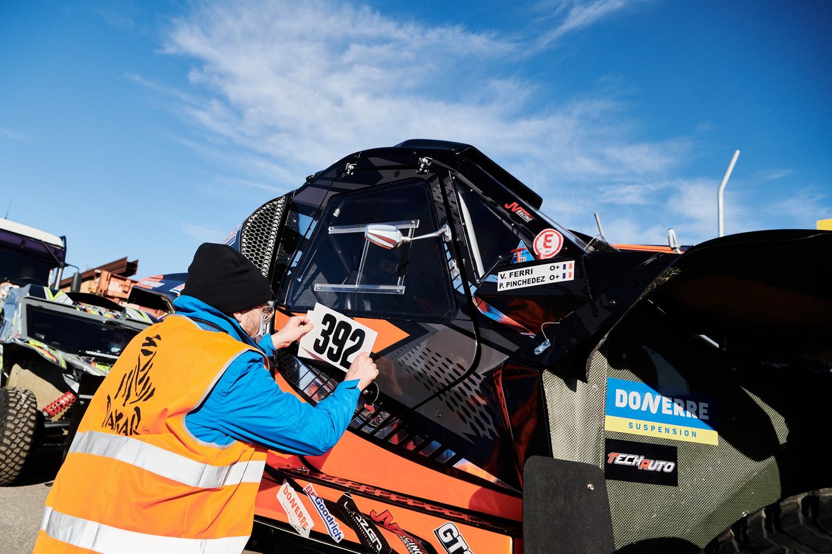 Embarque del Dakar 2021 en Marsella