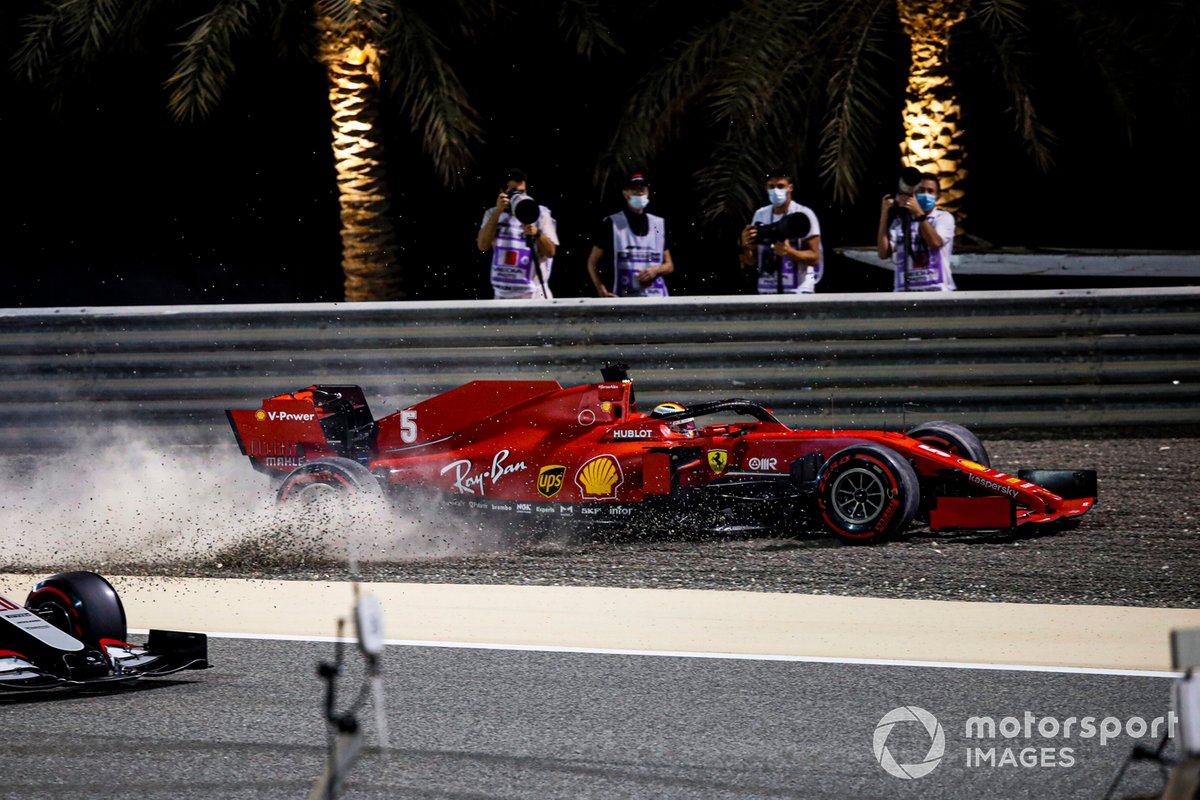 Sebastian Vettel, Ferrari SF1000 se va sobre la grava