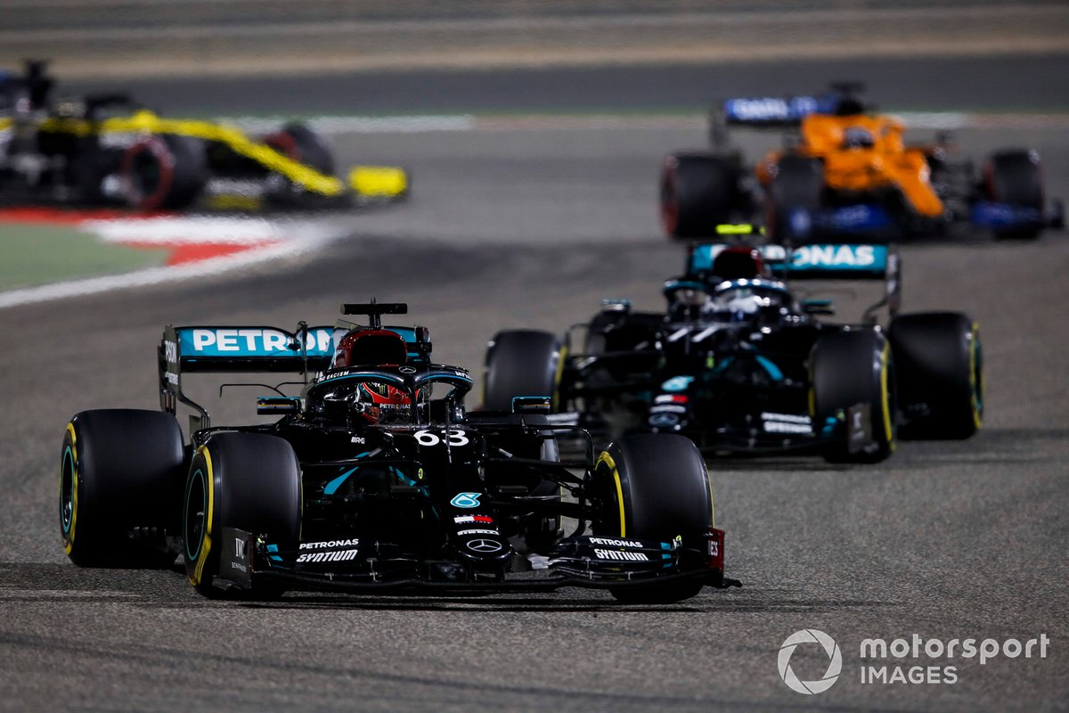 George Russell, Mercedes F1 W11, Valtteri Bottas, Mercedes F1 W11, Carlos Sainz Jr., McLaren MCL35