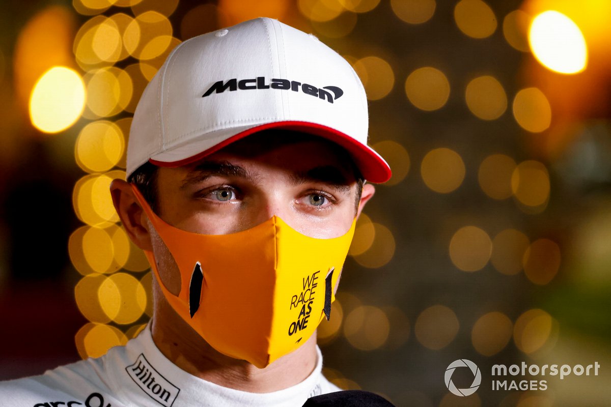 Lando Norris, McLaren, habla con los medios