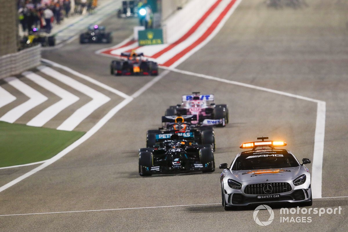 Safety car Lewis Hamilton, Mercedes F1 W11 y Max Verstappen, Red Bull Racing RB16 y Sergio Pérez, Racing Point RP20