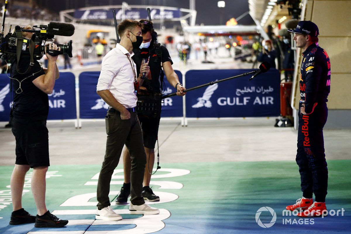 Max Verstappen, Red Bull Racing, 2a posizione, viene intervistato da Jenson Button, Sky TV, dopo la gara