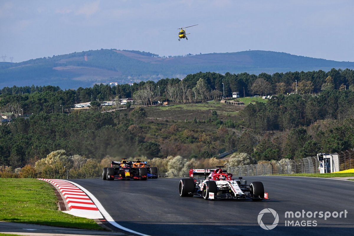 Kimi Raikkonen, Alfa Romeo Racing C39, Max Verstappen, Red Bull Racing RB16, Carlos Sainz Jr., McLaren MCL35