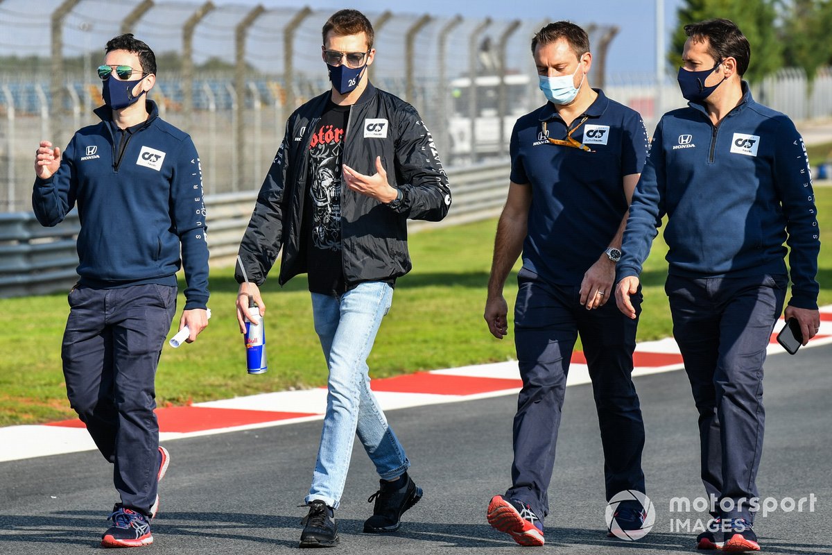 Daniil Kvyat, AlphaTauri walks the track