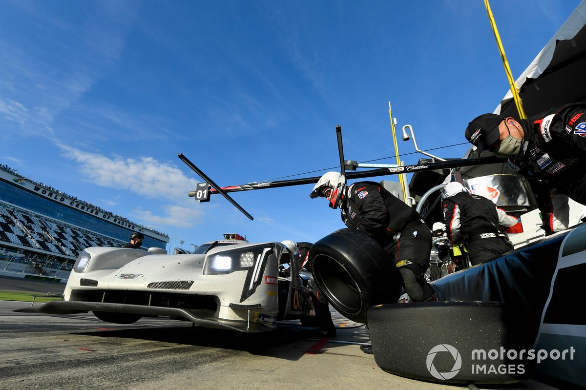 #01 Cadillac Chip Ganassi Racing Cadillac DPi, DPi: Pit Stop, Scott Dixon, Renger van der Zande, Kevin Magnussen