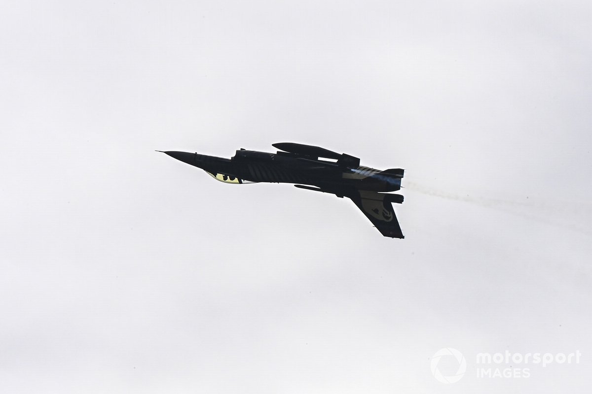 Шоу-полеты F-16C Falcon турецких ВВС перед стартом