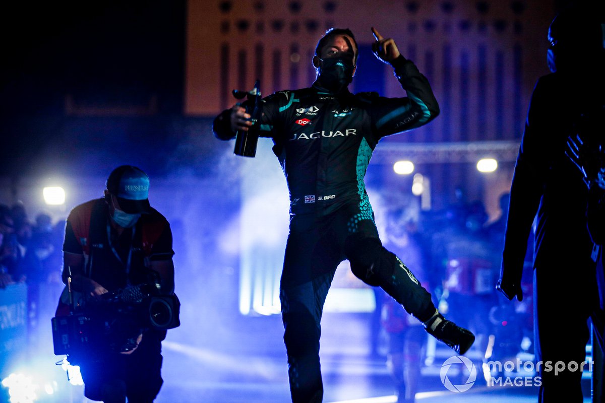 El ganador Sam Bird, Panasonic Jaguar Racing celebra su victoria