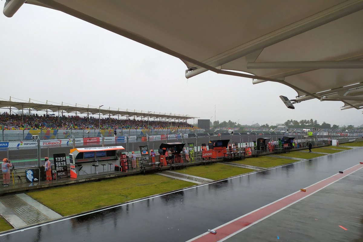 Lluvia en el pitlane de Mandalika