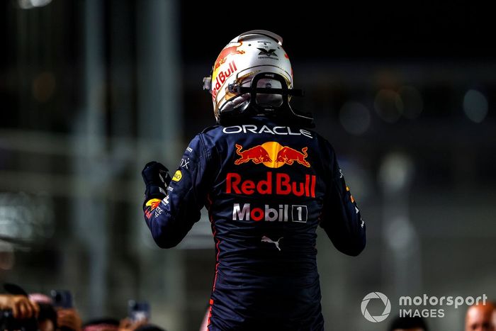Max Verstappen, Red Bull Racing, 1ª posición, celebra su llegada al Parc Ferme